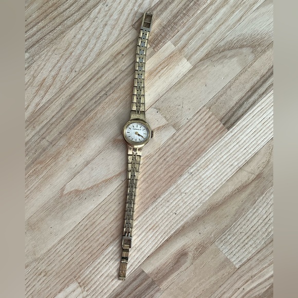 Caravelle by Bulova Ladies Watch Vintage Mechanical Gold Tone Bracelet Oval Dial - Picture 4 of 9